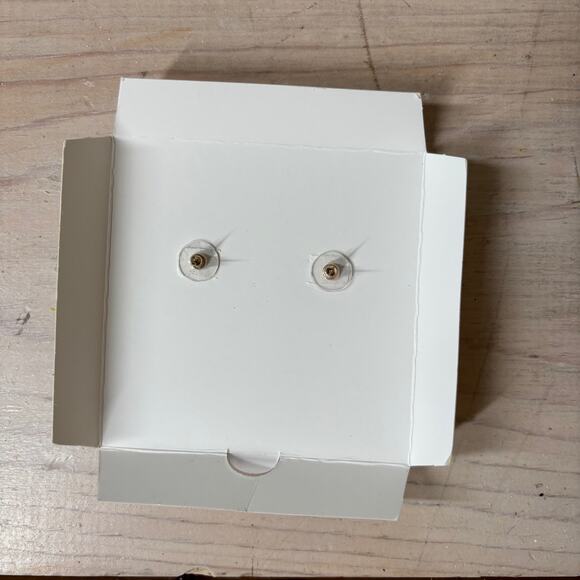 Baublebar NWOT Scaredy Cat Skeleton Glow In The Dark Earrings Halloween - Picture 2 of 2